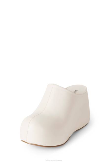 mujer obstruyendo Jeffrey Campbell F6JX11 bota de plataforma crema