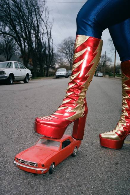 mujer besa esto Jeffrey Campbell F6JX872 botas hasta la rodilla oro metalizado rojo